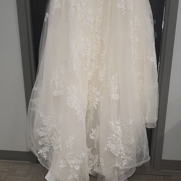 Pre-Owned Oleg Cassini Plus Size Wedding Dress - Picture 3 of 9